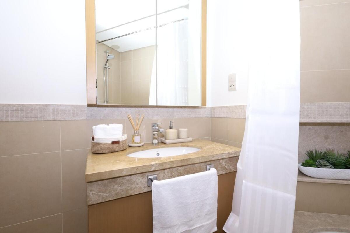Lux 2 Bed In Downtown W Mall Access